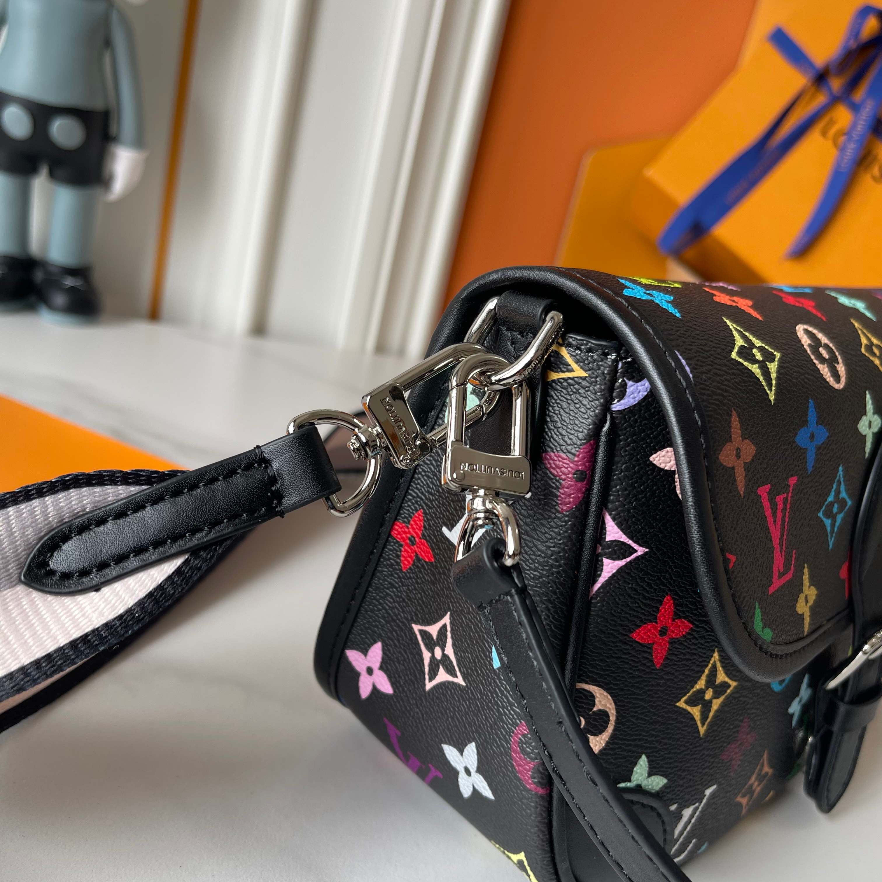 B1P36E37 Popular leather bag