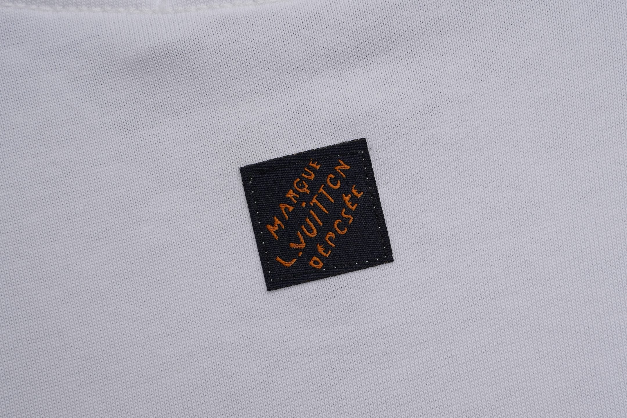 U1R76E19 Popular T-shirts