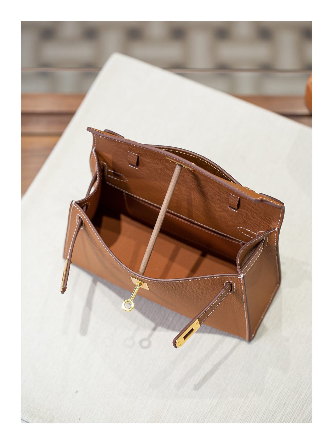 B1R66A6 Popular leather bag