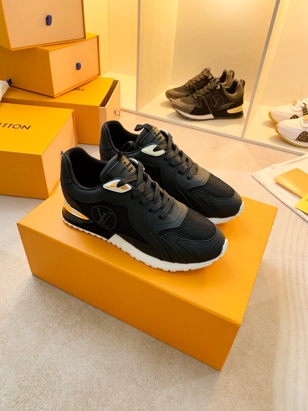 Z2Q95E102  Popular high-quality  shoes