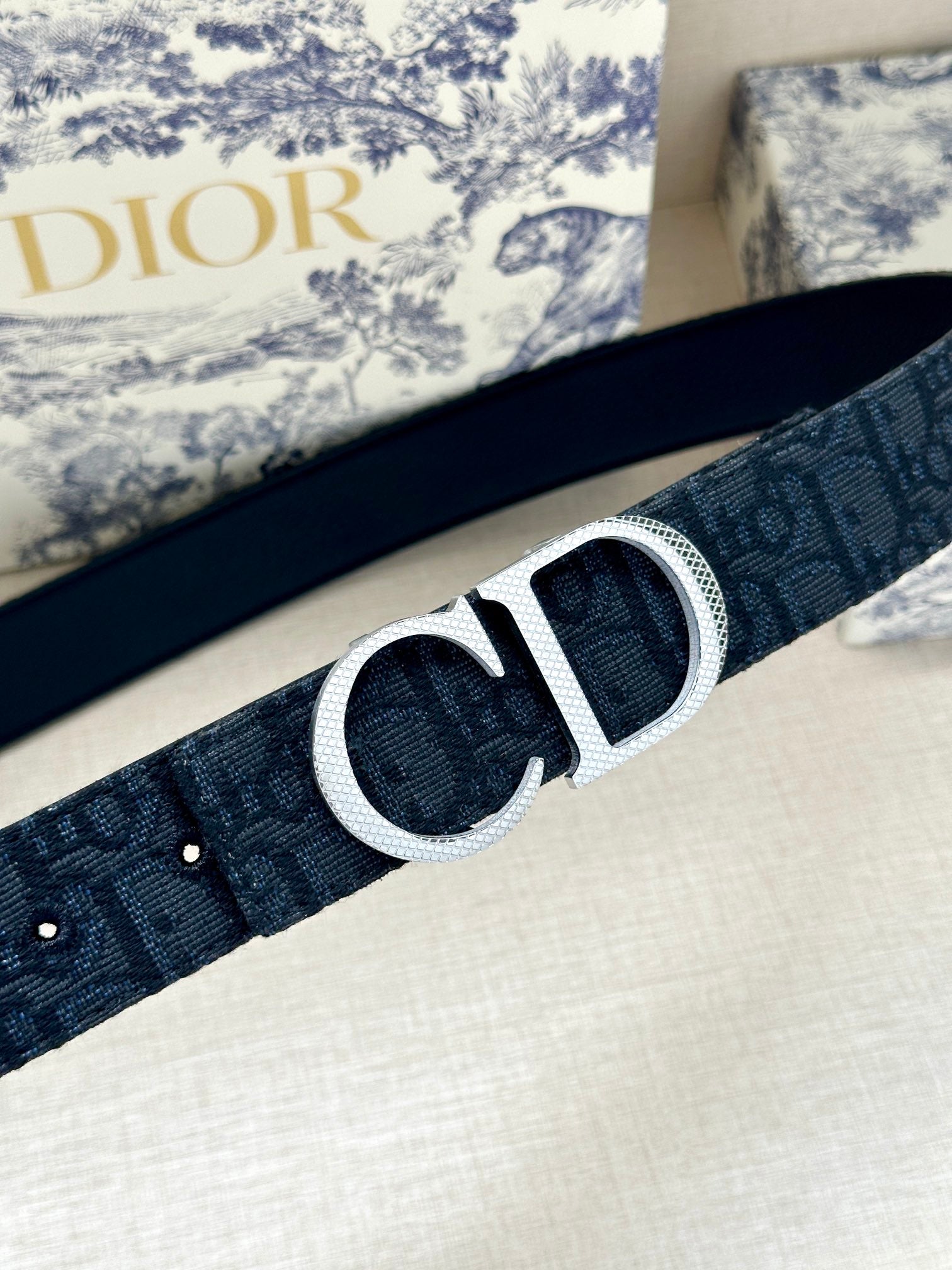 P1R55D197 Popular   High quality belt With full package