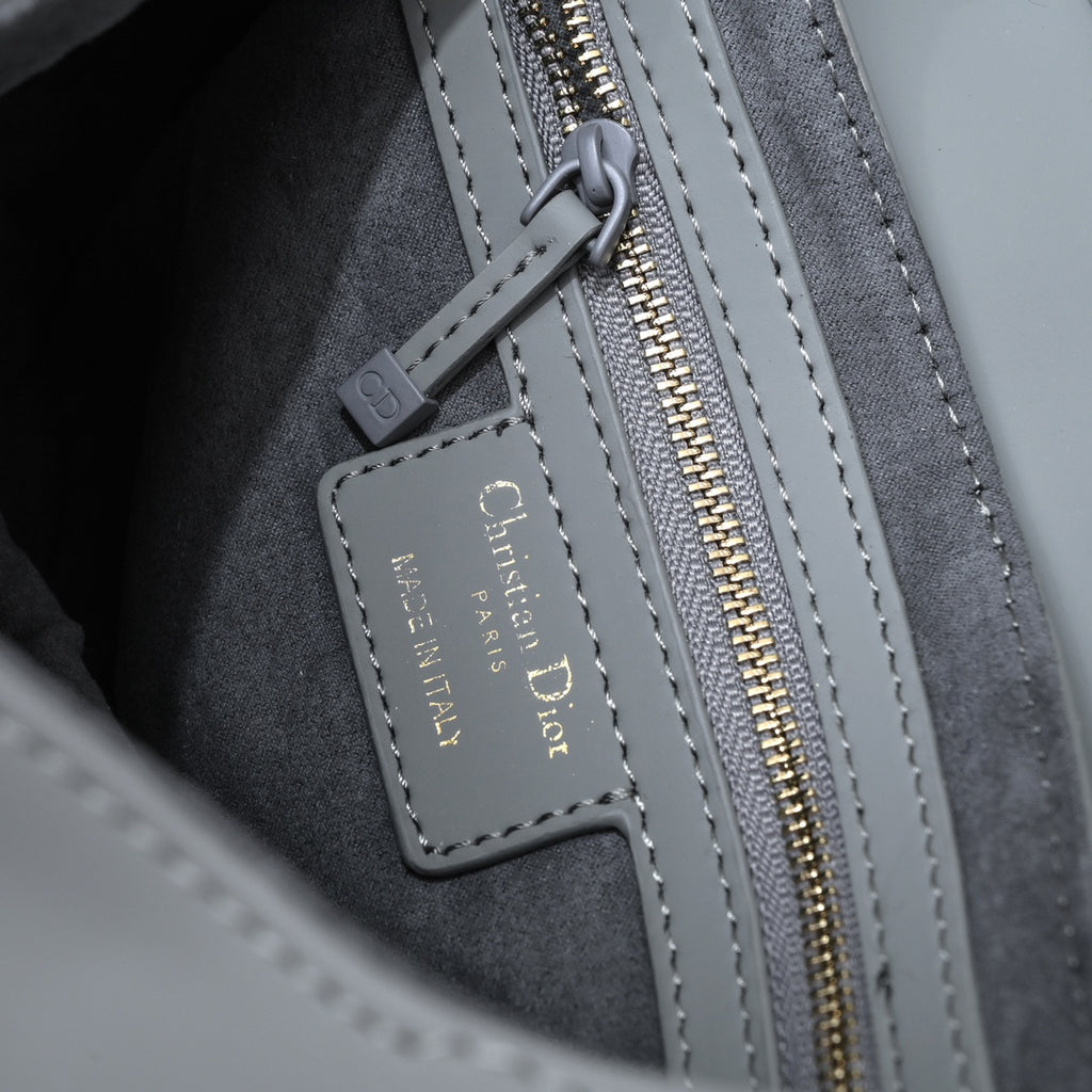 B1W35D115 Popular leather bag