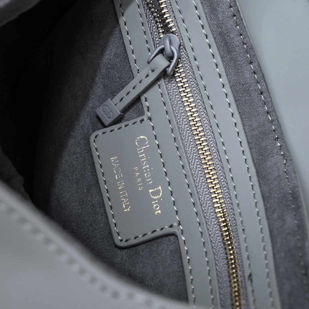 B1W35D115 Popular leather bag