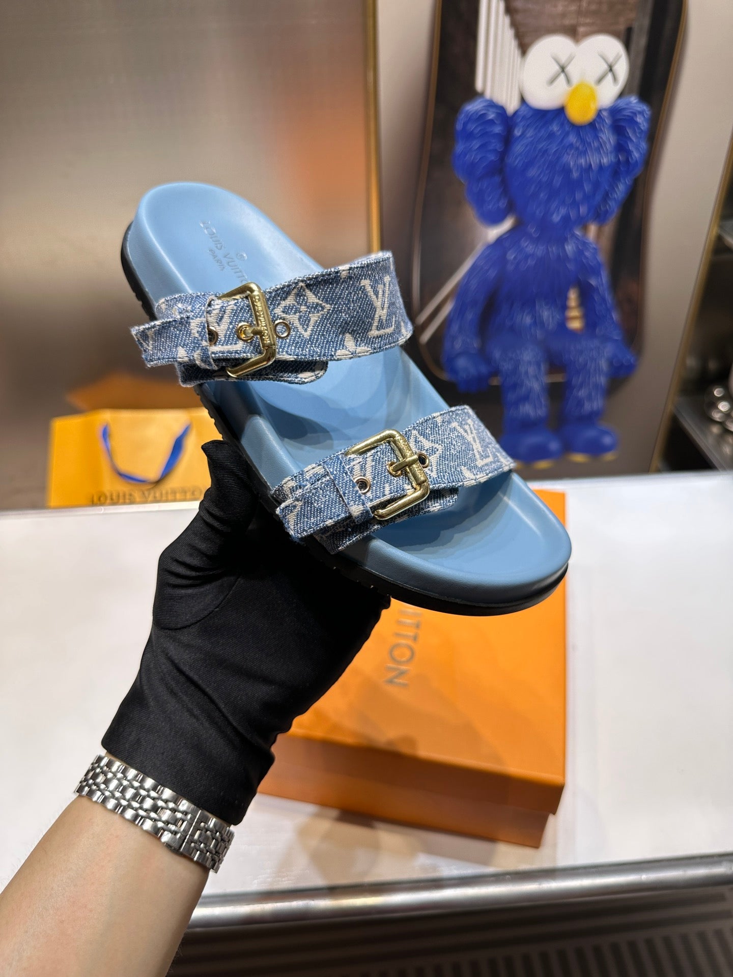 Z1ZE10 Popular sandals