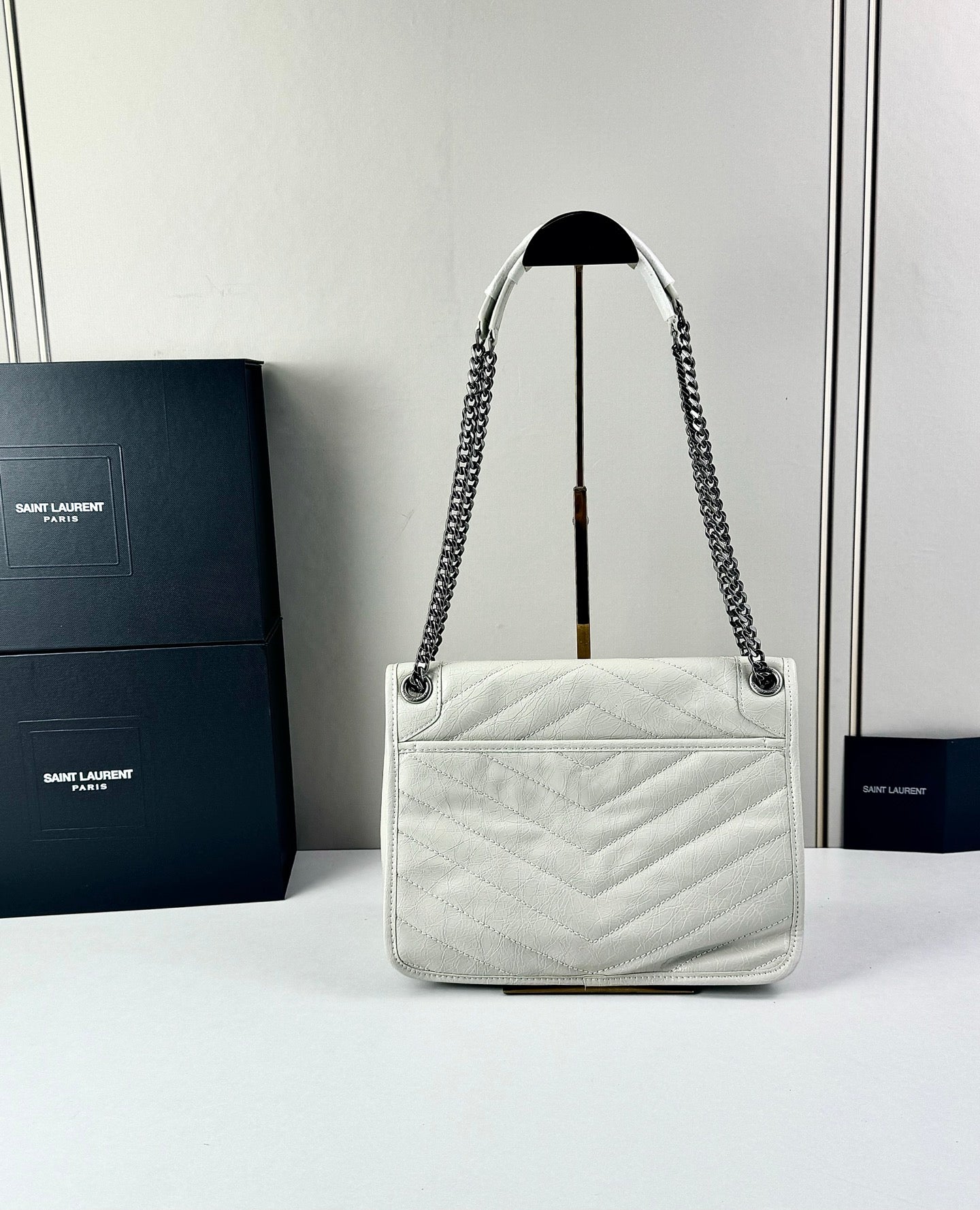 B1R76SL16 Popular leather bag