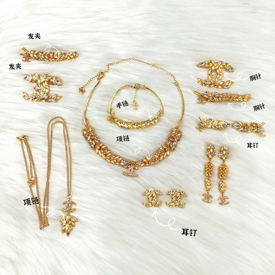 X1Q85C68X Popular Necklace . Bracelets. Earrings