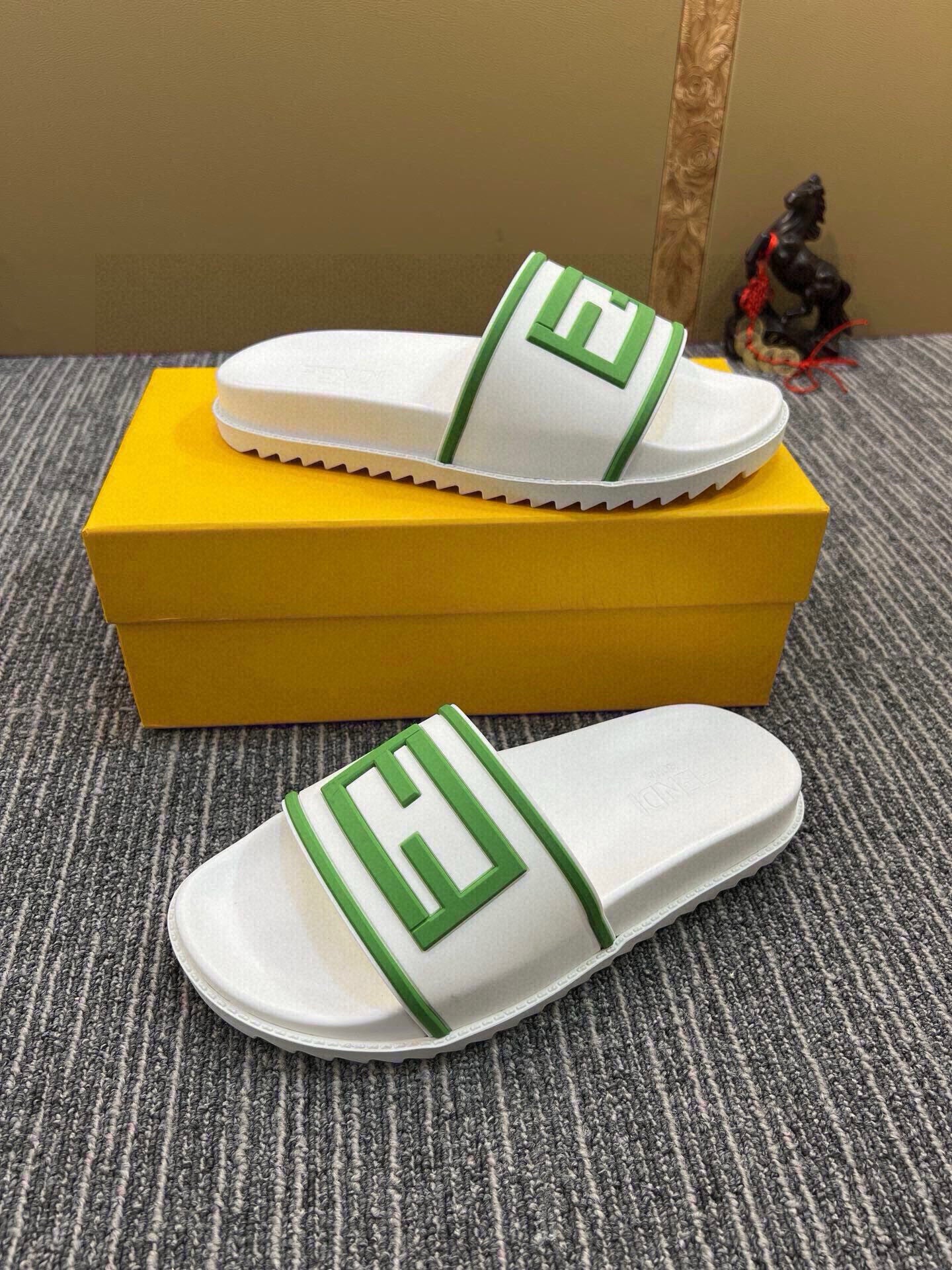 Z5Z35F286 Popular Slippers