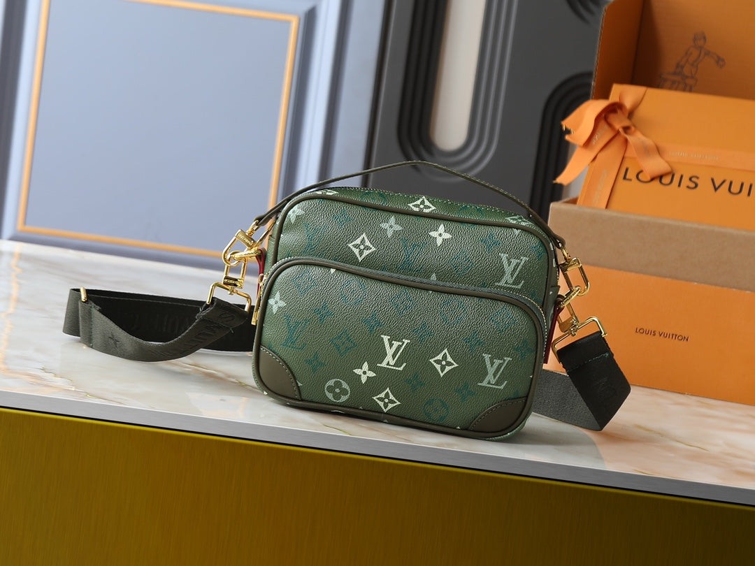 B1P46E110 Popular leather bag