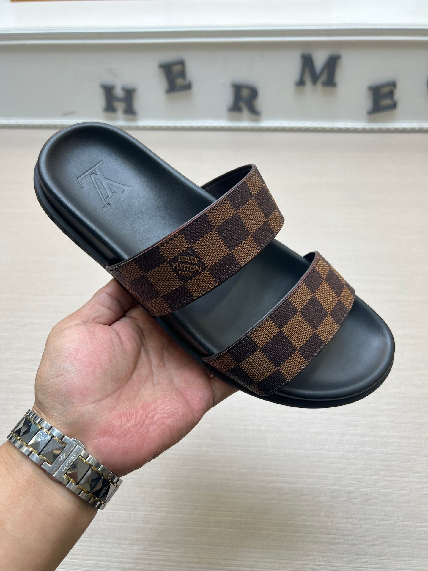 Z5ZE60 Popular slippers