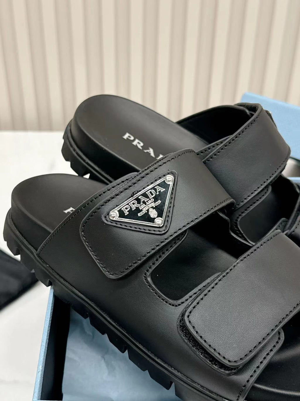 Z1ZPD26 Popular sandals