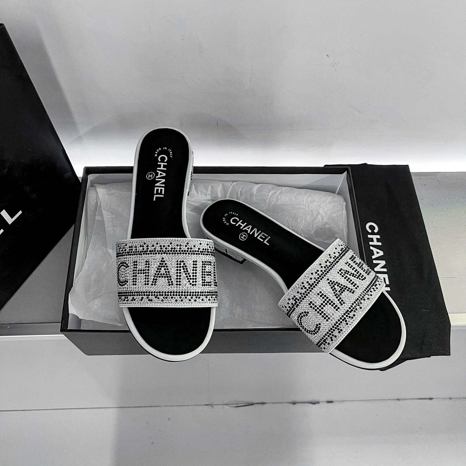 Z1ZC57 Popular sandals