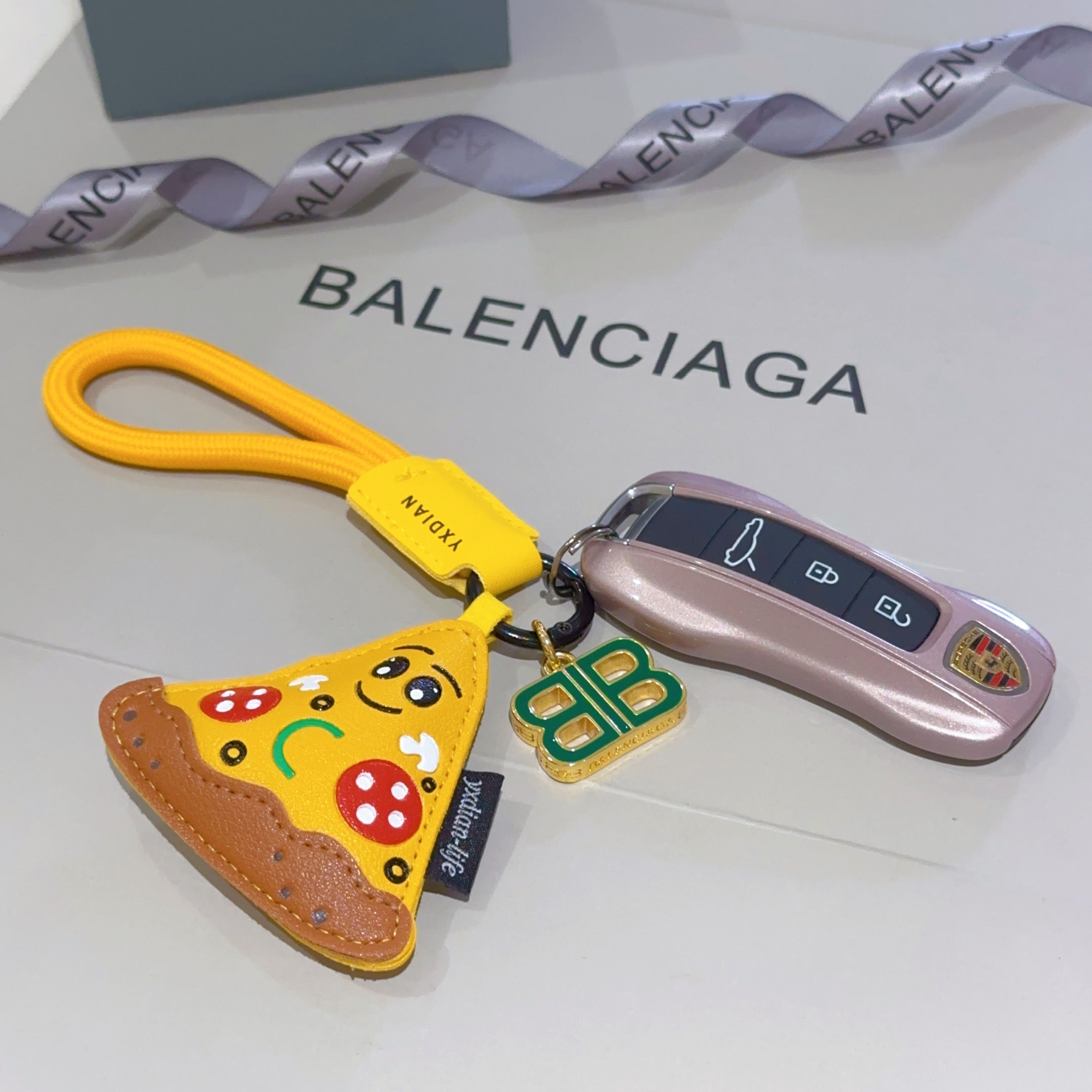 A1Z105J64 Popular bag 's charms accessories