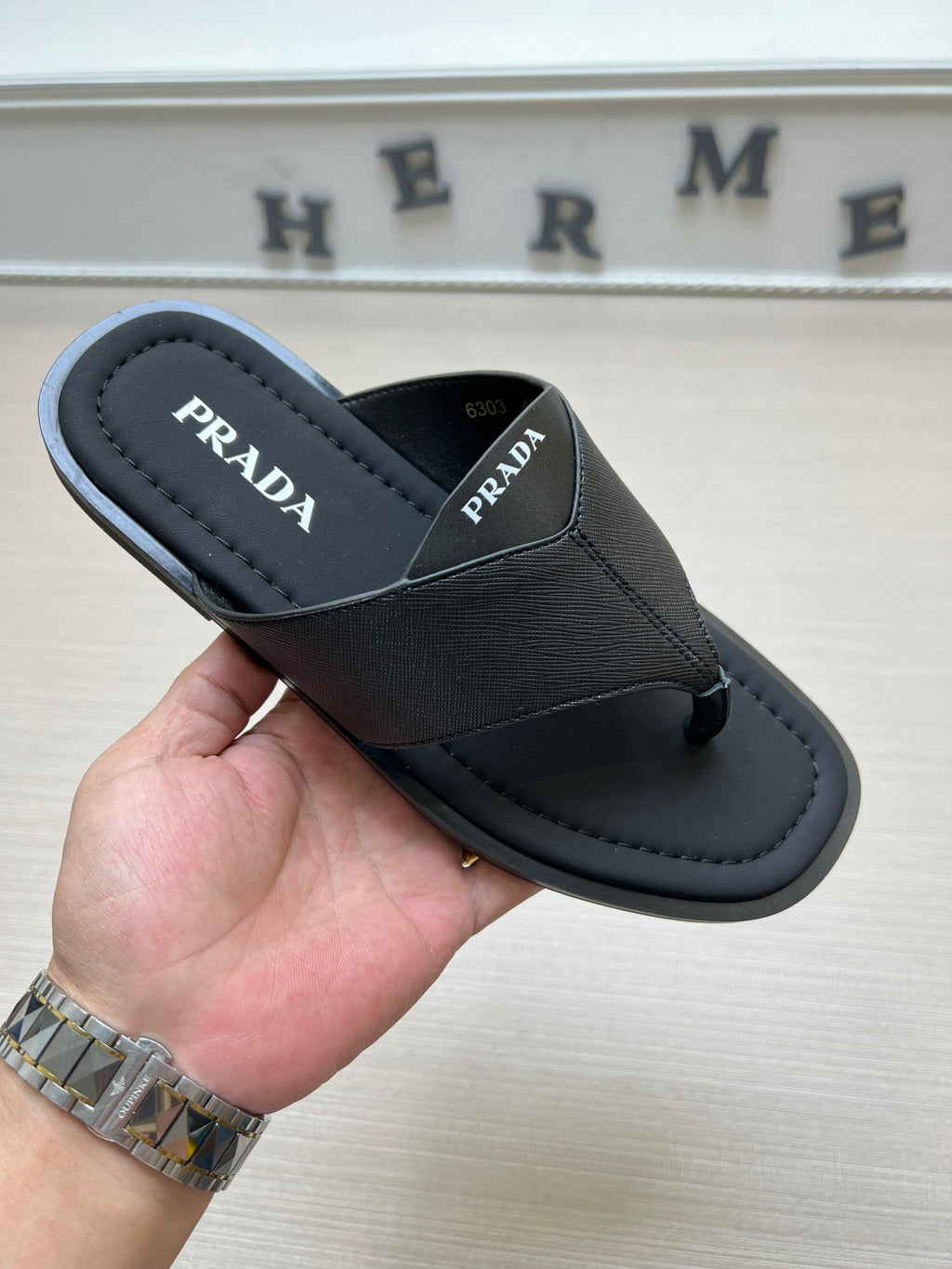 Z5ZPD72  Popular slippers