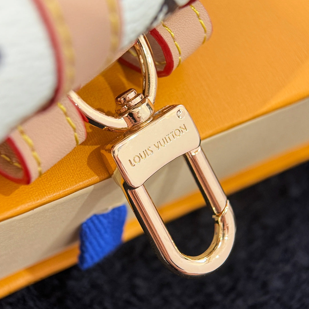 A1Z105E6 Popular bag 's charms accessories