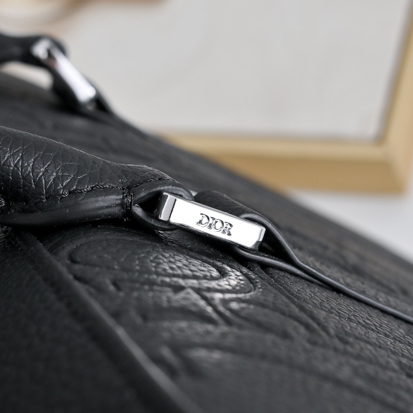 B1N76D15 Popular leather bag