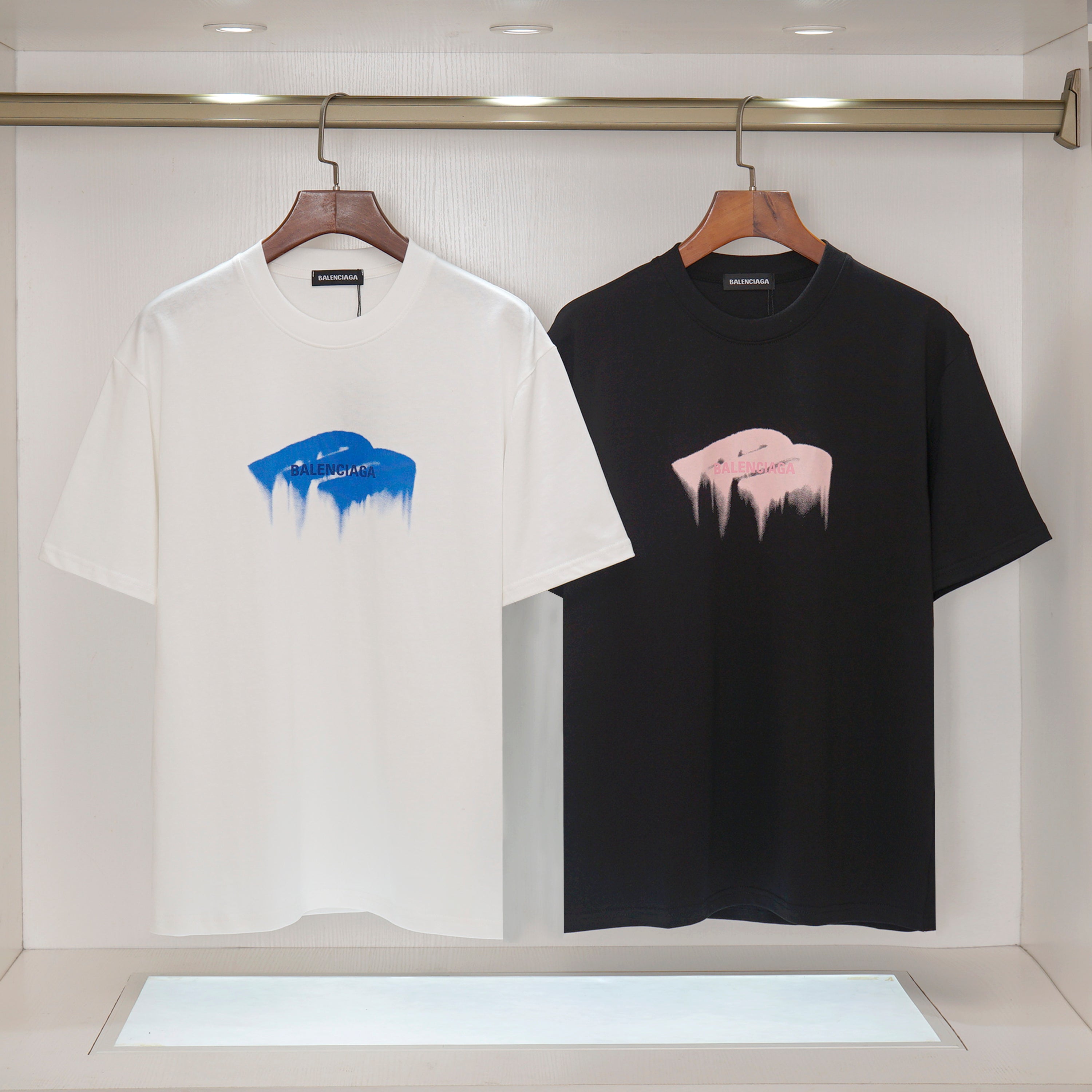 U1R76J10 Popular T-shirts