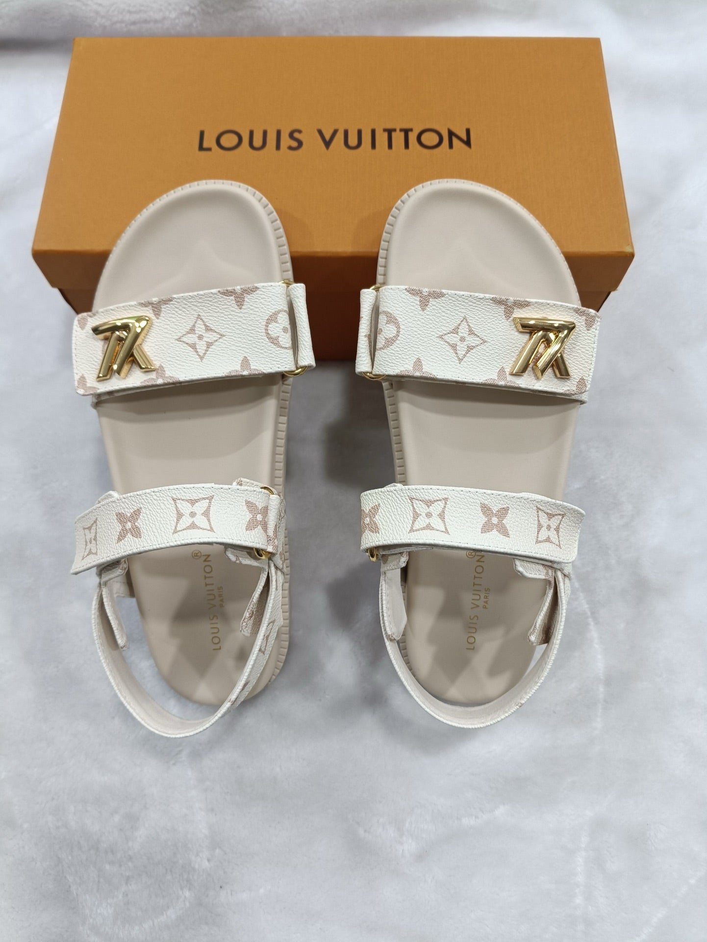 Z5LE211 Popular sandals