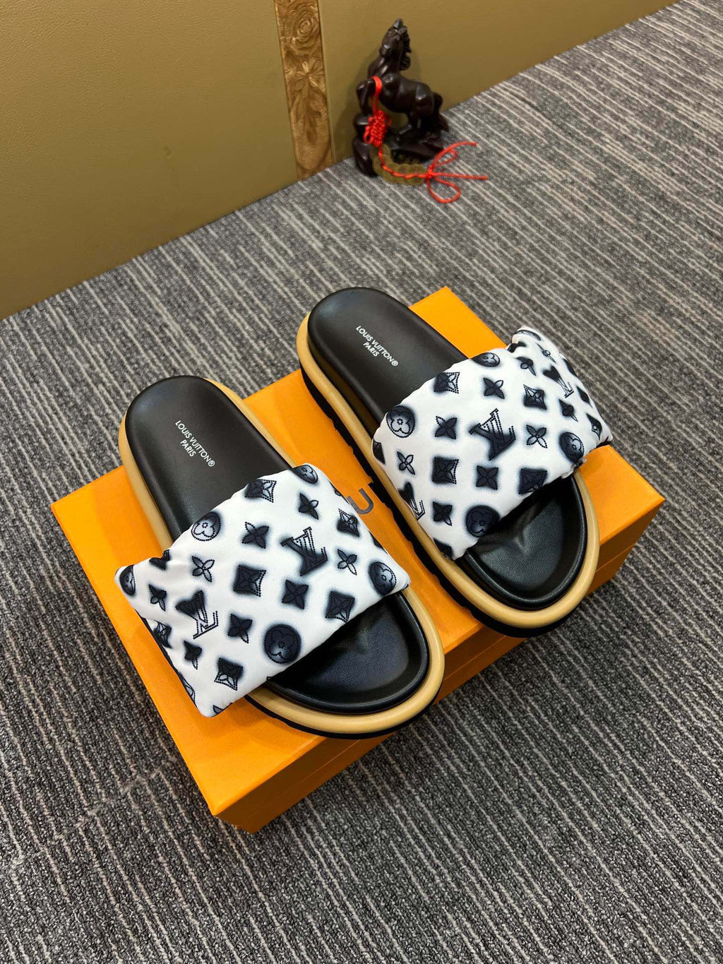 Z5XE118 Popular leather quality Slippers