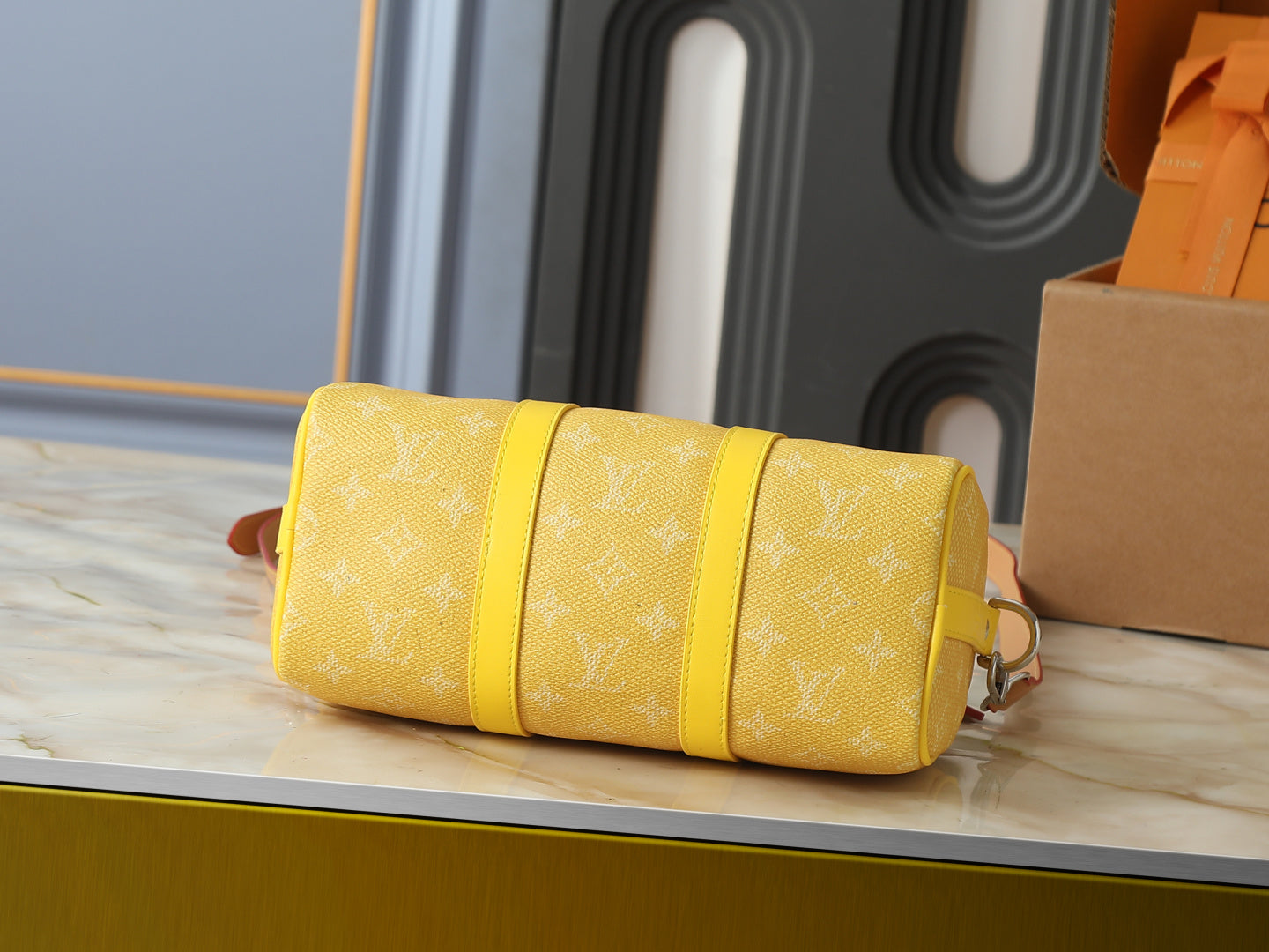 B1R76E50 Popular leather bag