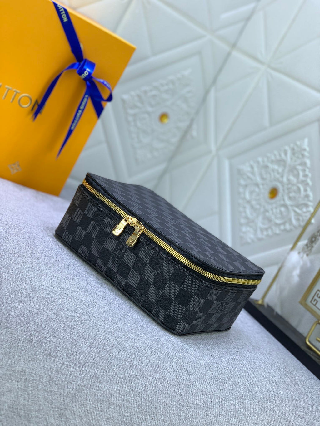 B1X34E272 Popular  leather bag 