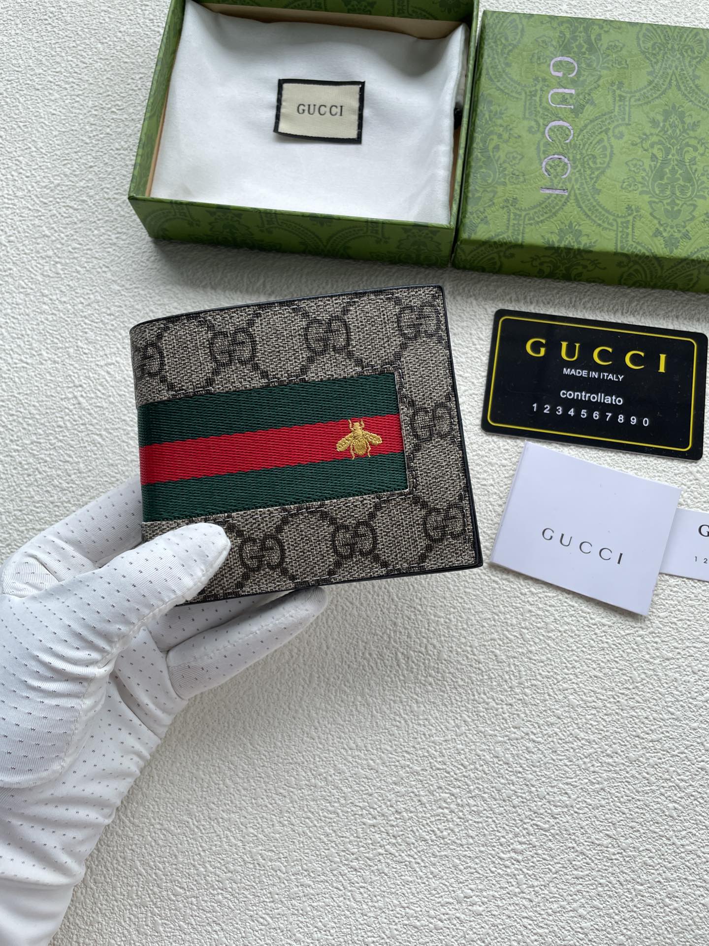 B1X56B9 Popular leather wallets ( with full packaging )