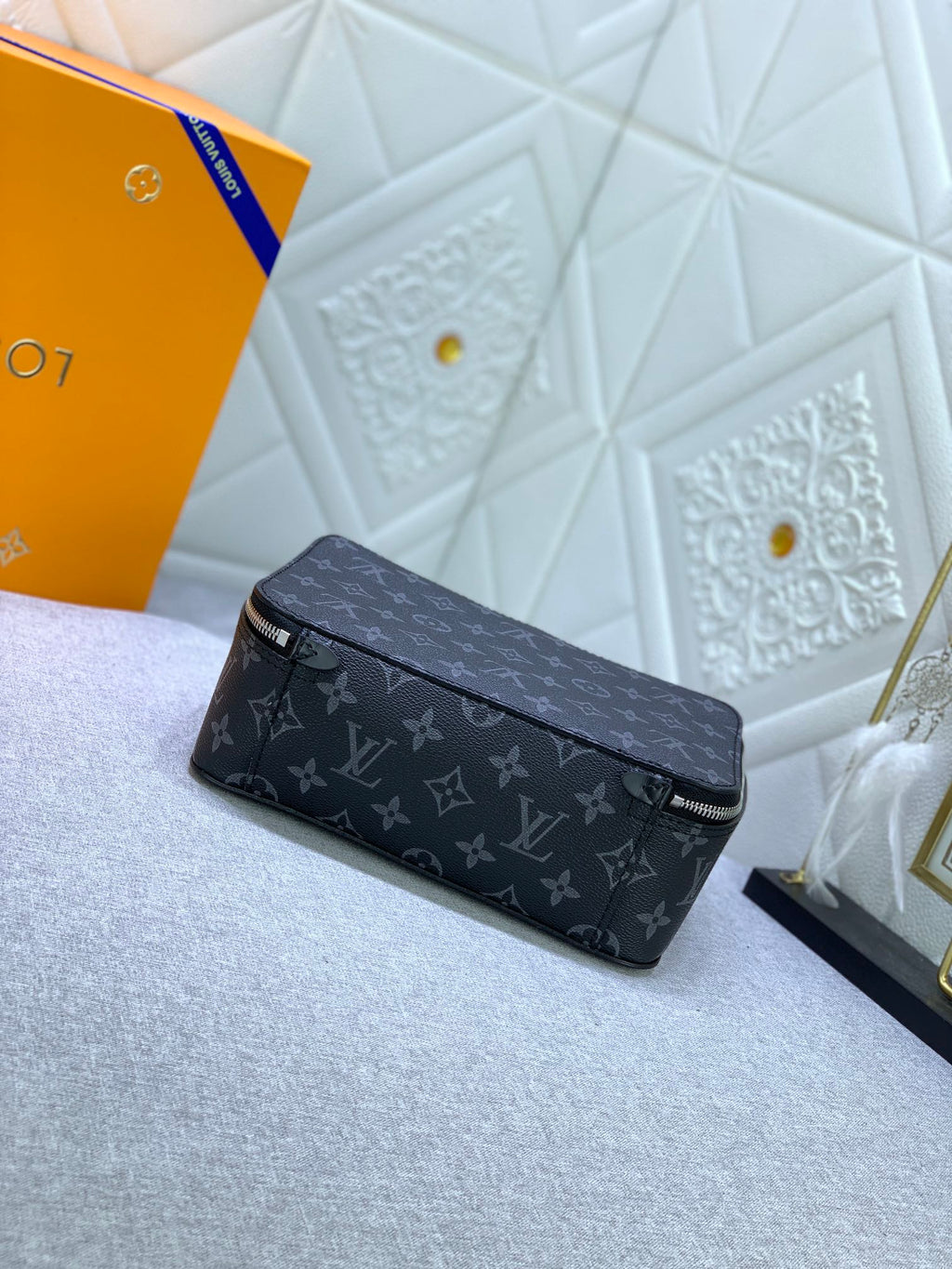 B1X34E272 Popular  leather bag 
