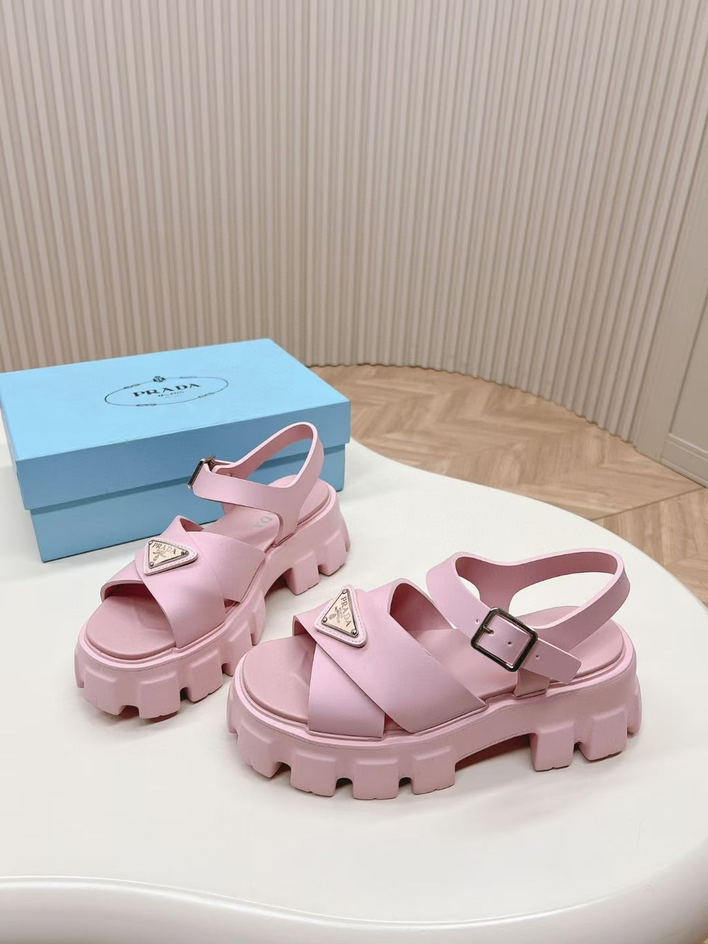 ZPX76P4 Popular sandals