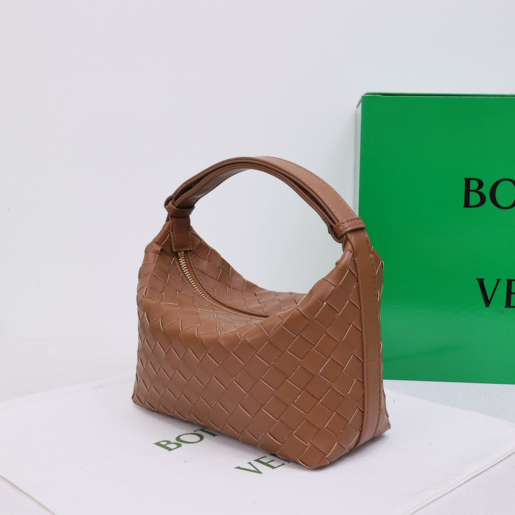 B1X76A10  Popular leather bag
