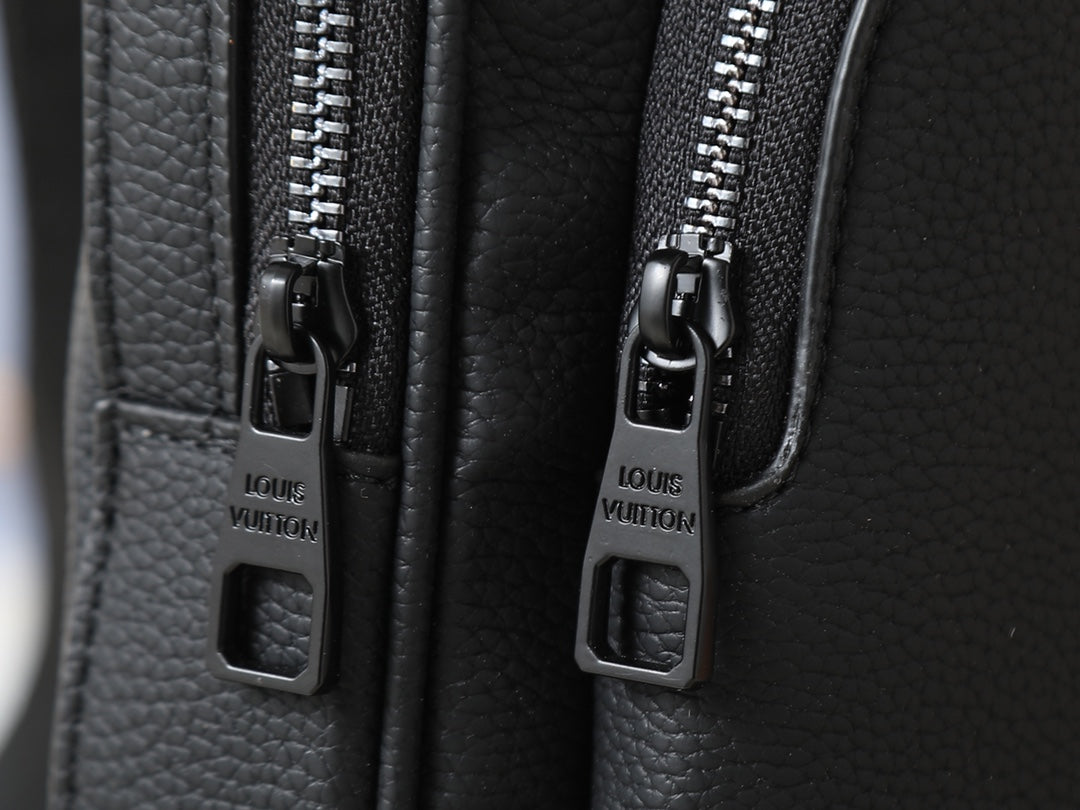B1P46E24 Popular leather bag