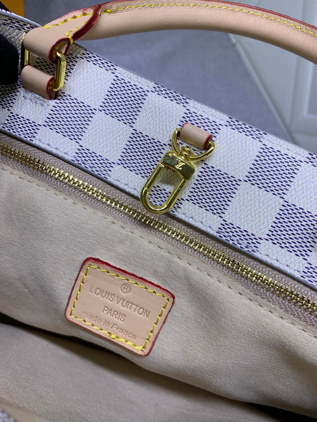B12X44E330 Popular   leather bag 
