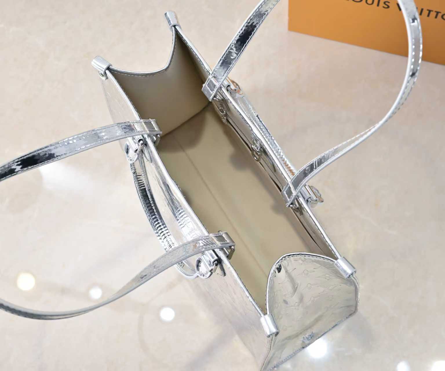 B1P36E36 Popular leather bag
