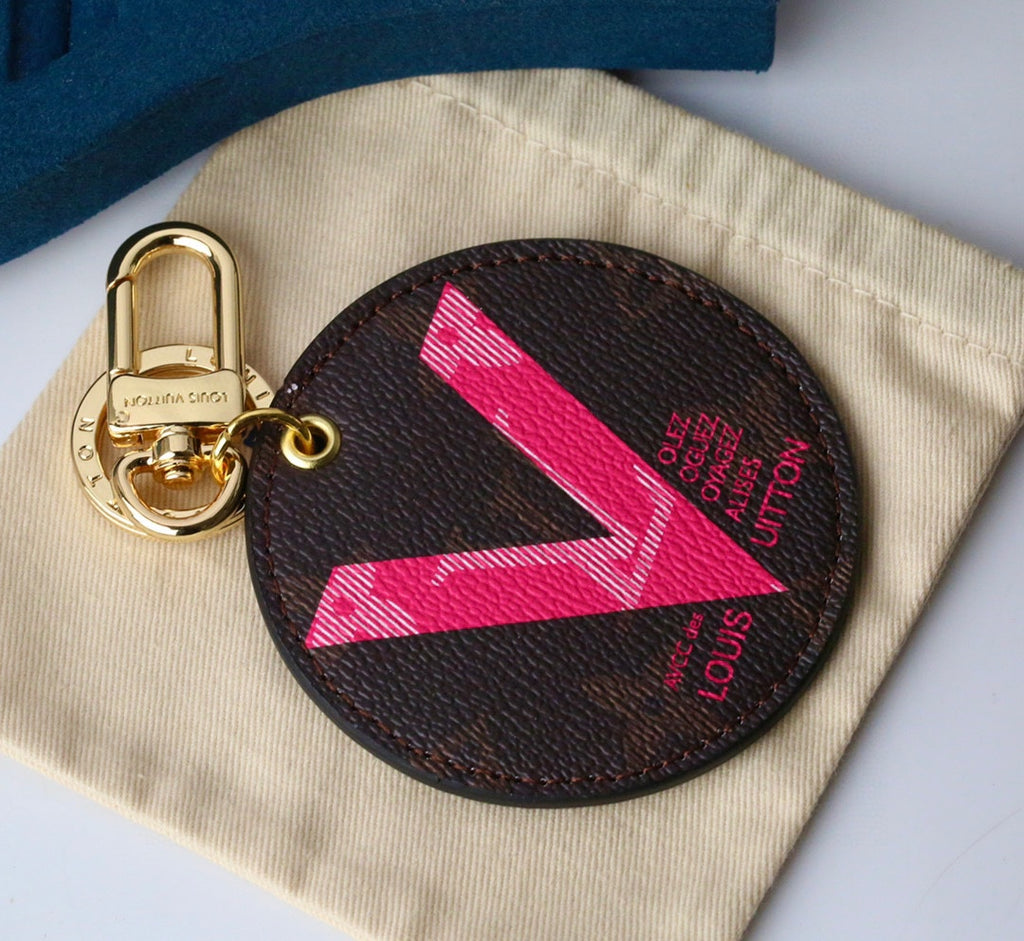 A1Q105E23 Popular bag 's charms accessories