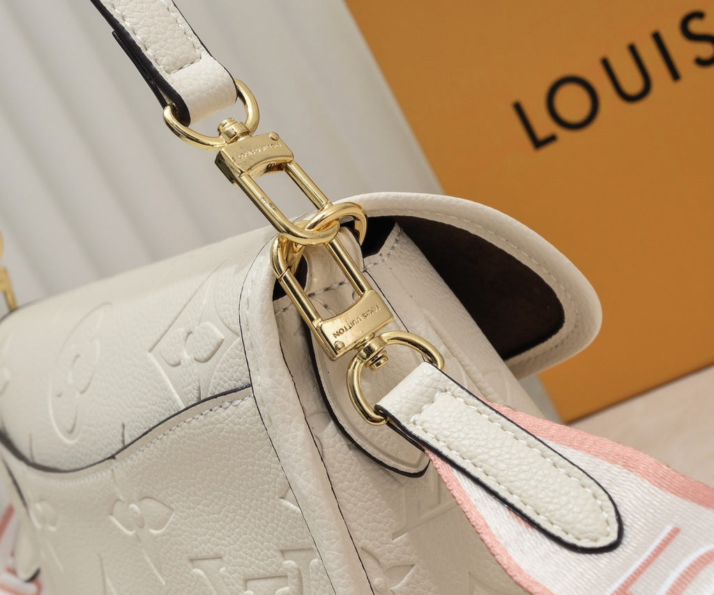 B1P36E40 Popular leather bag