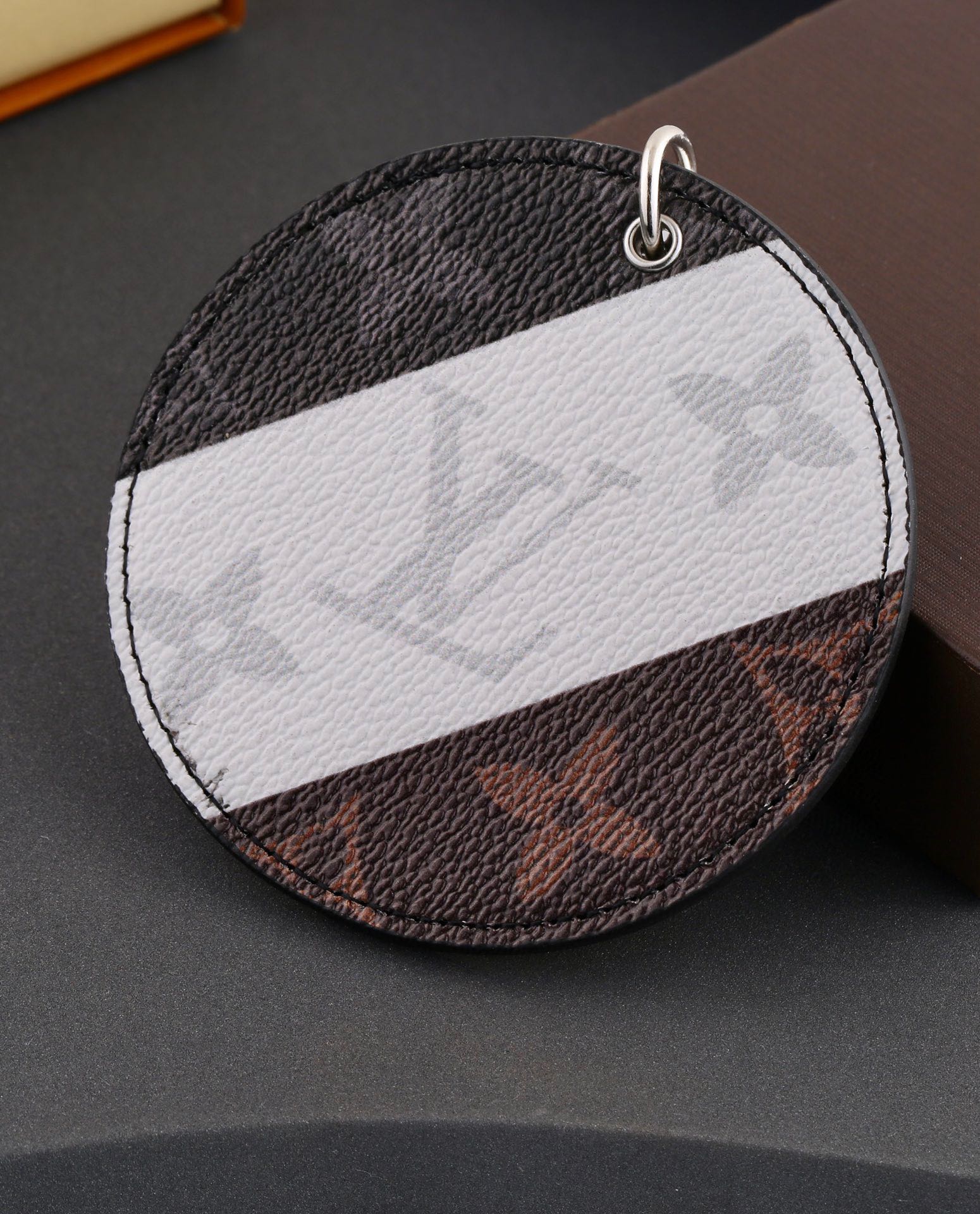 A1Z105E90 Popular bag 's charms accessories