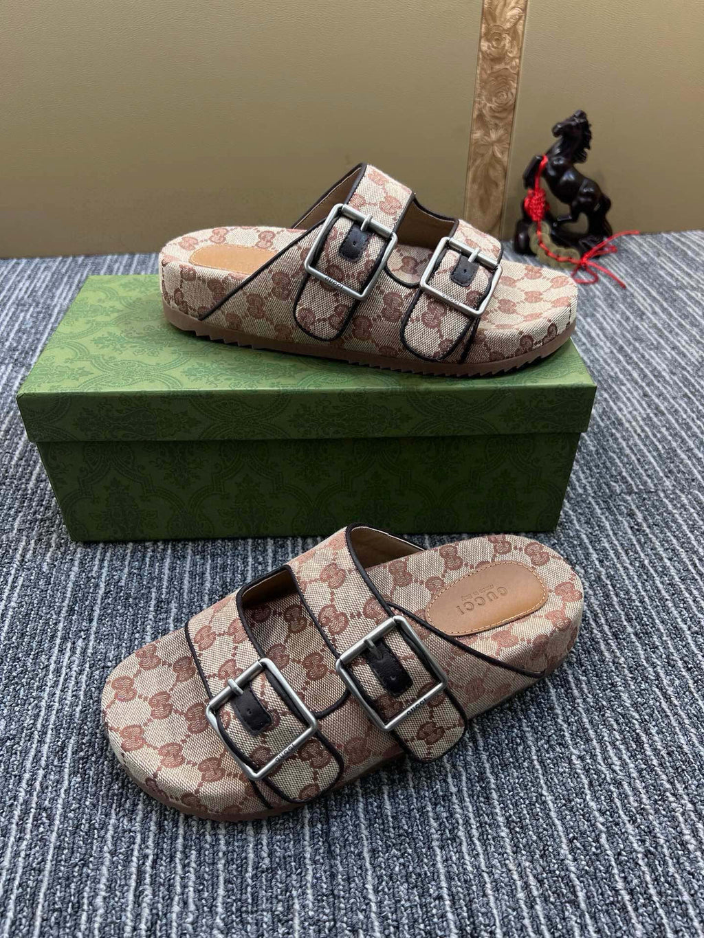 Z5QB17  Popular shoes