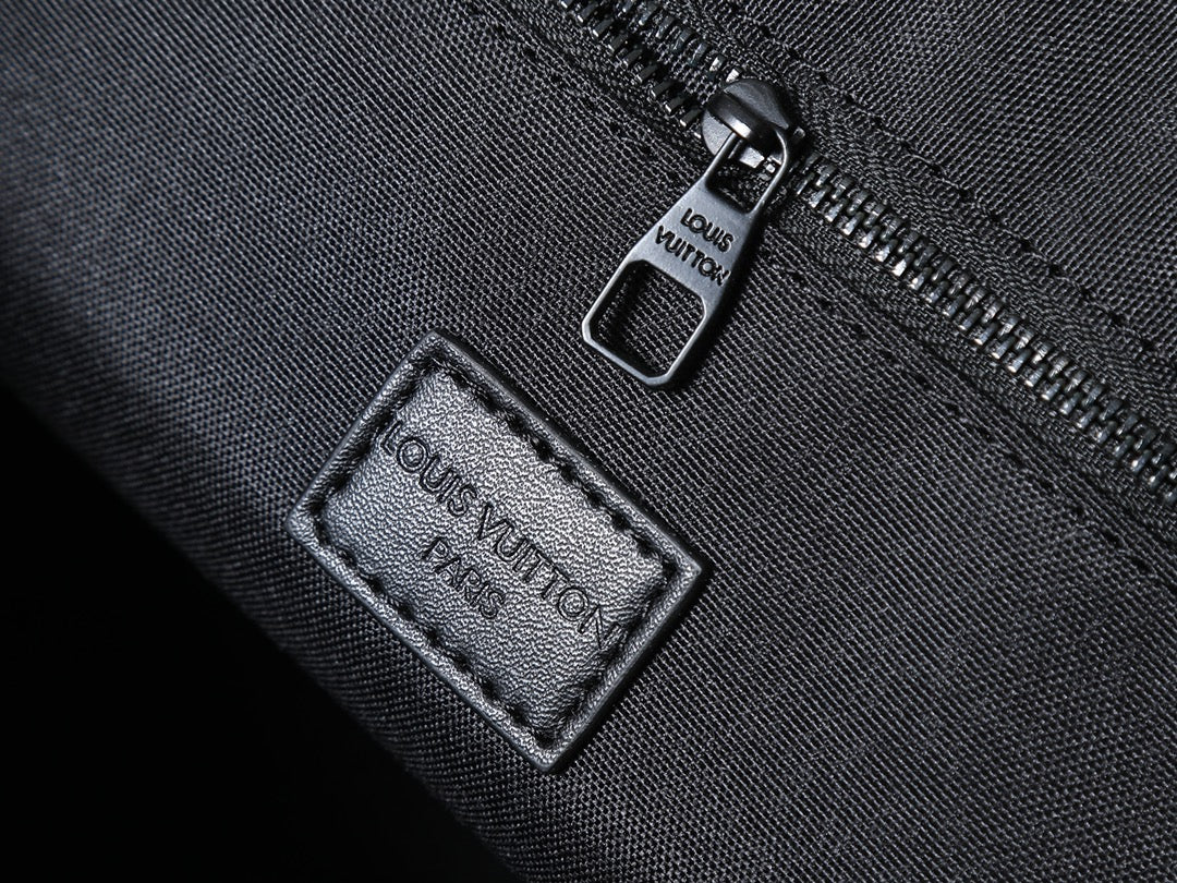 B1R76E56 Popular leather bag
