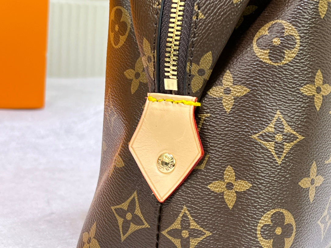 B1X104E61 Popular    leather bag