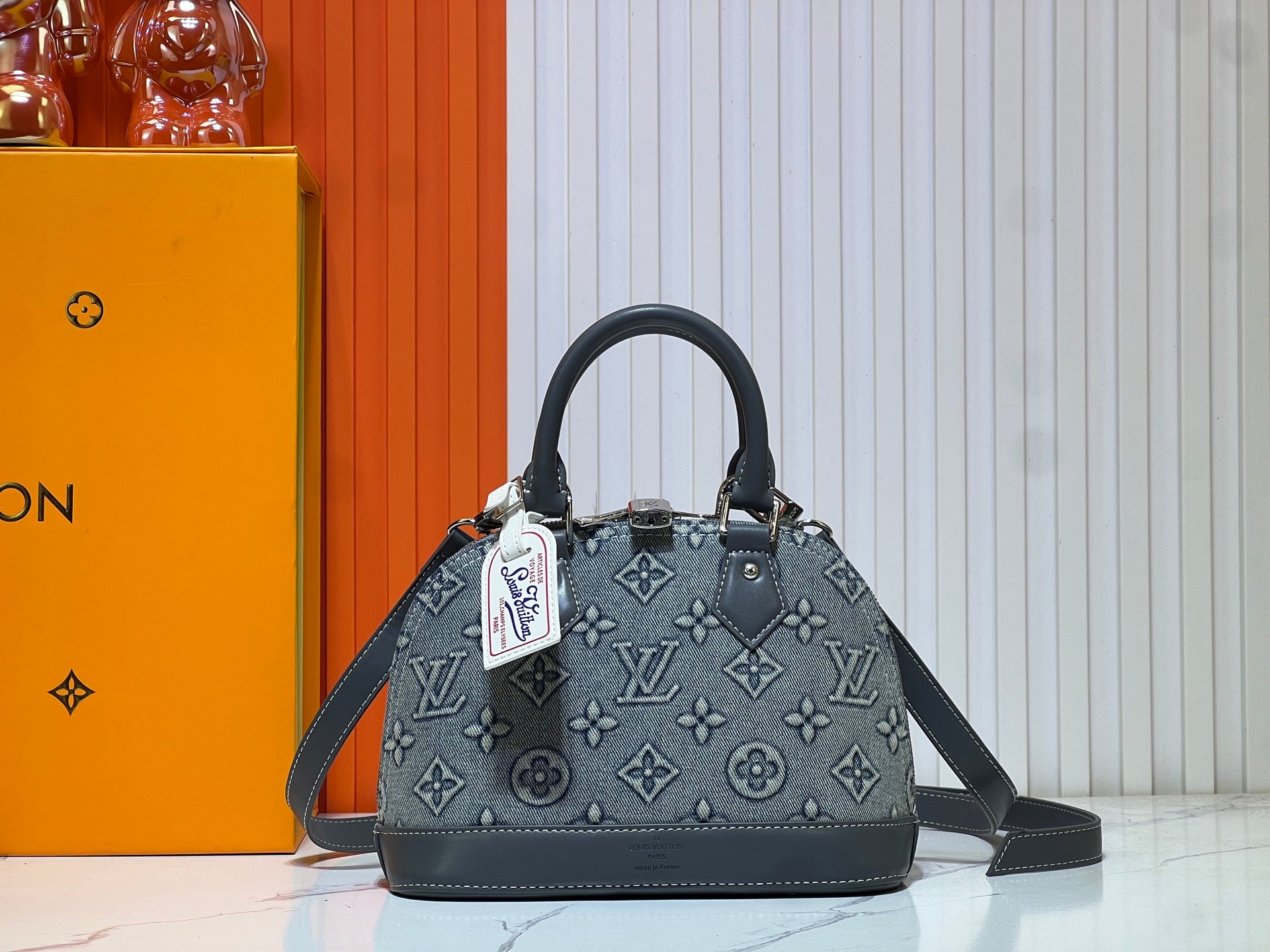 B1P46E105 Popular denim materials bag