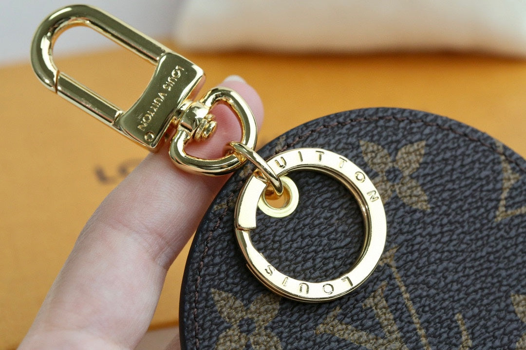 A1Q105E20 Popular bag 's charms accessories