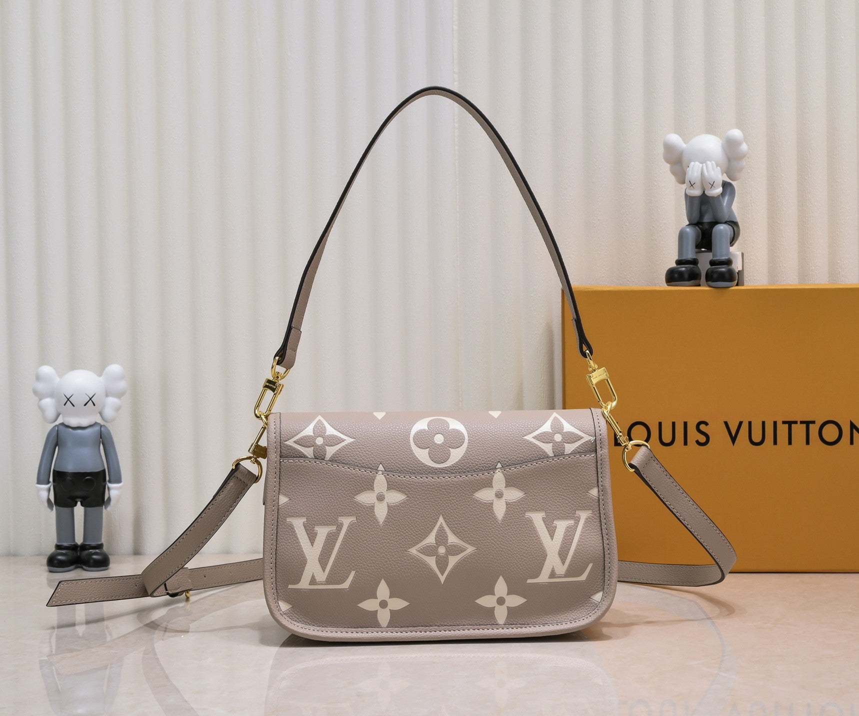 B1P36E40 Popular leather bag