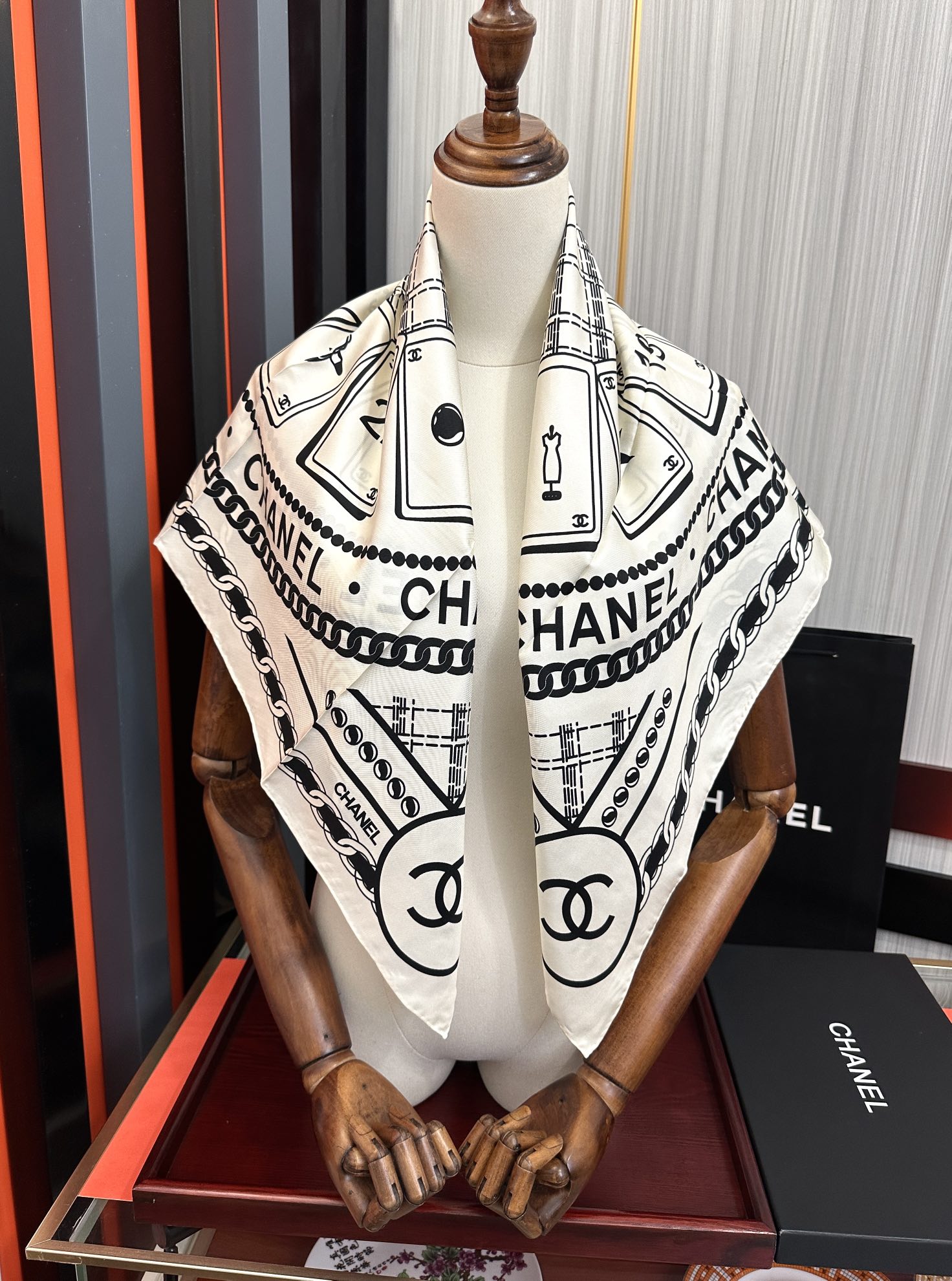 W1N55C60 Popular Silk Scarve