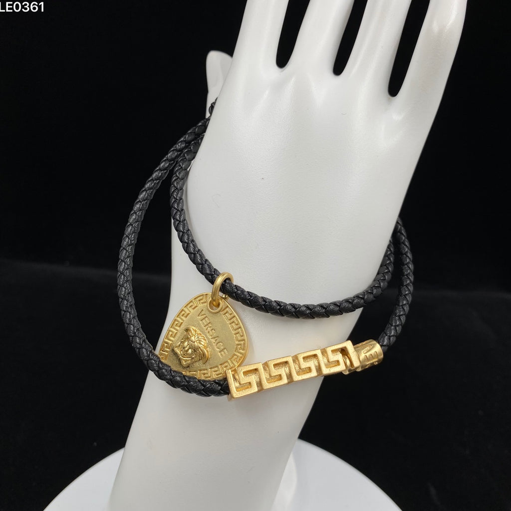 X1R75V55X Popular    Necklaces