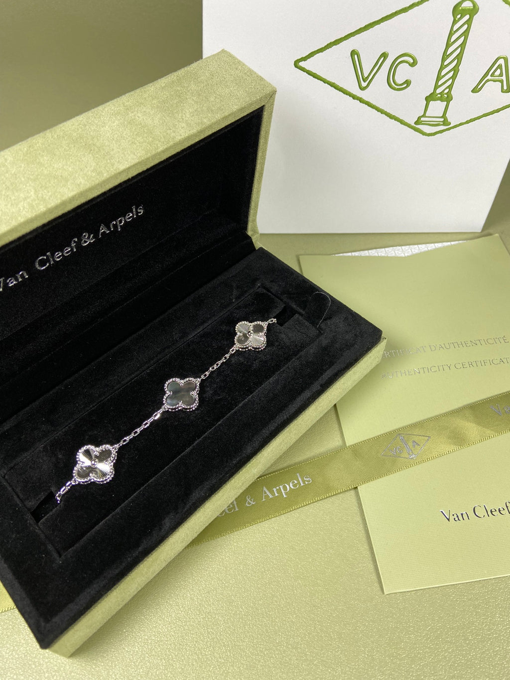 X5X94VA181K  Popular bracelets  5 flowers normal size1.5cm flower