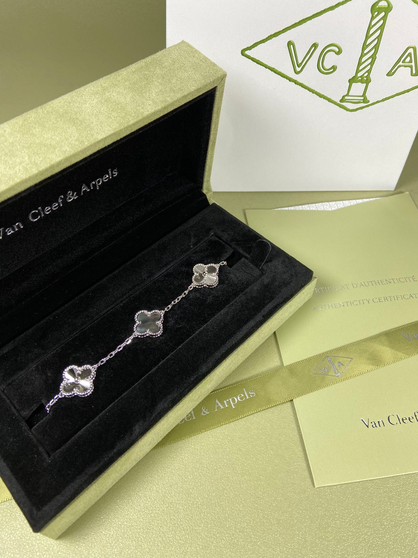 X5X94VA181K  Popular bracelets  5 flowers normal size1.5cm flower
