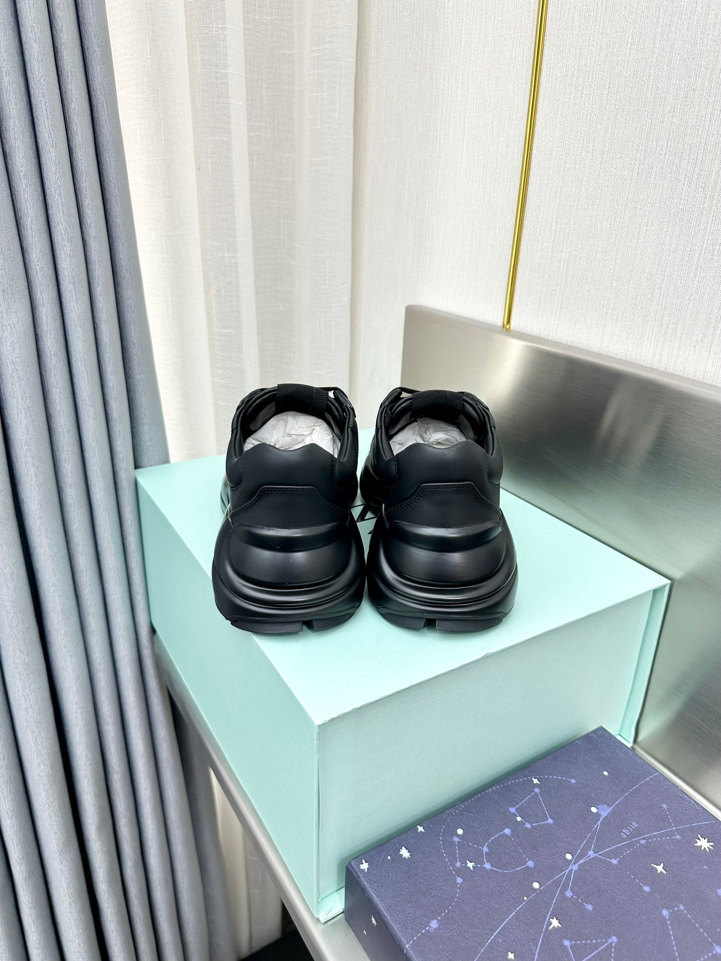 Z2Q95B152  Popular high-quality Shoes