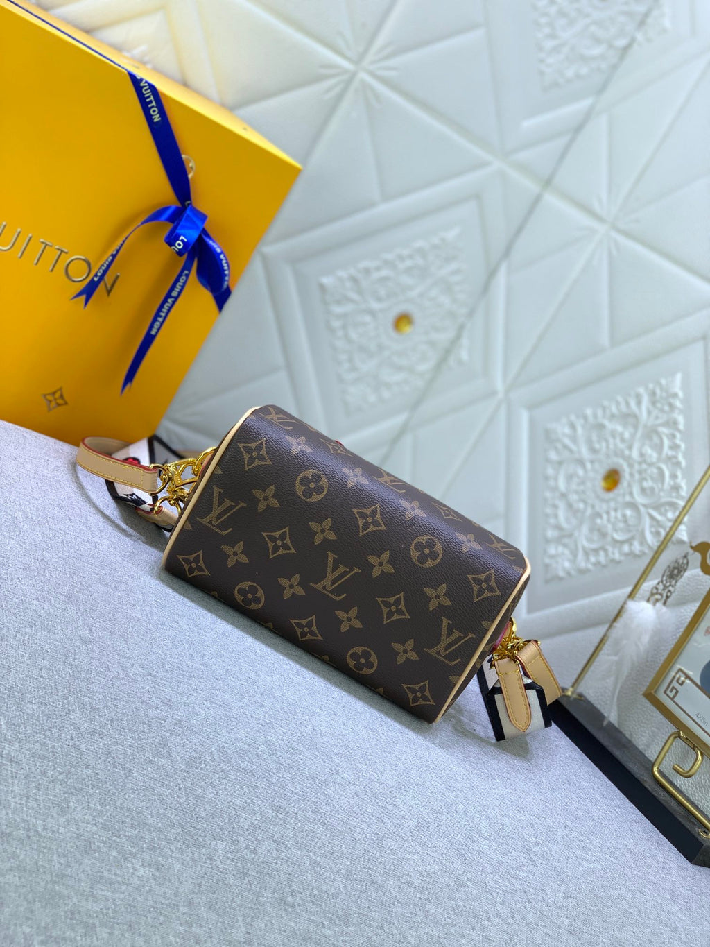 B12X73E44 Popular  leather bag 