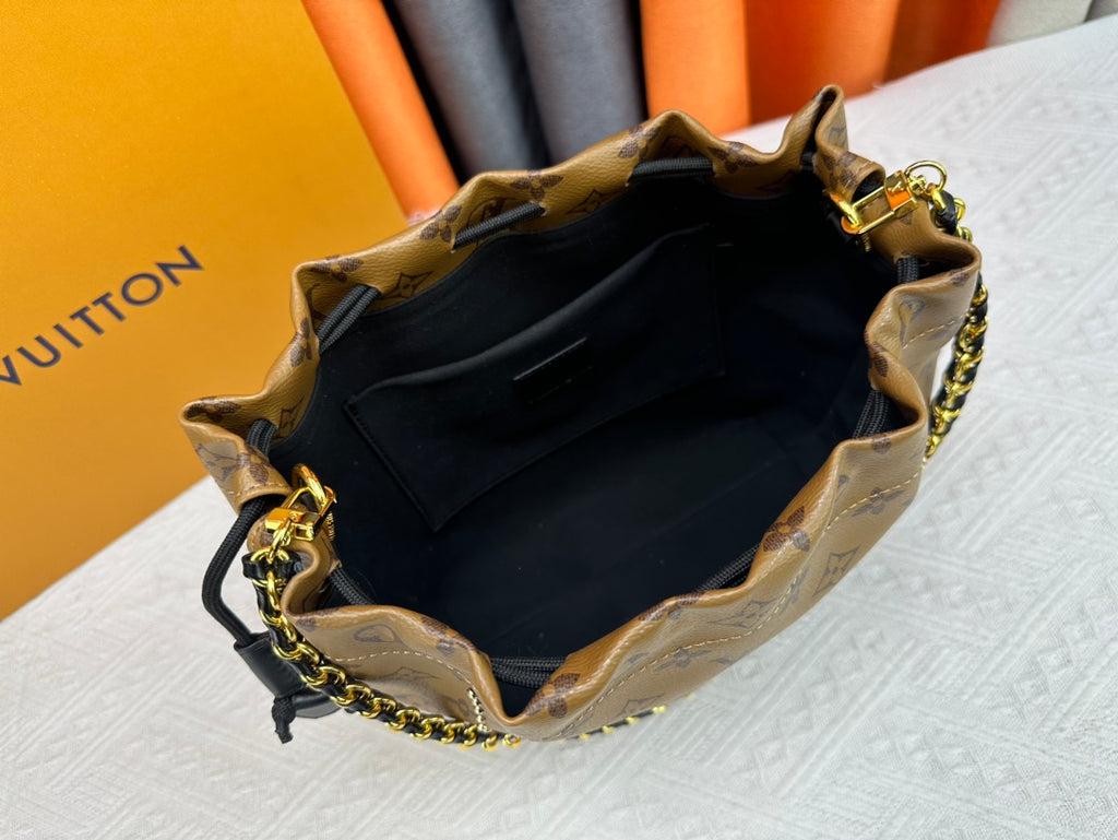 B1X104E56  Popular  leather bag