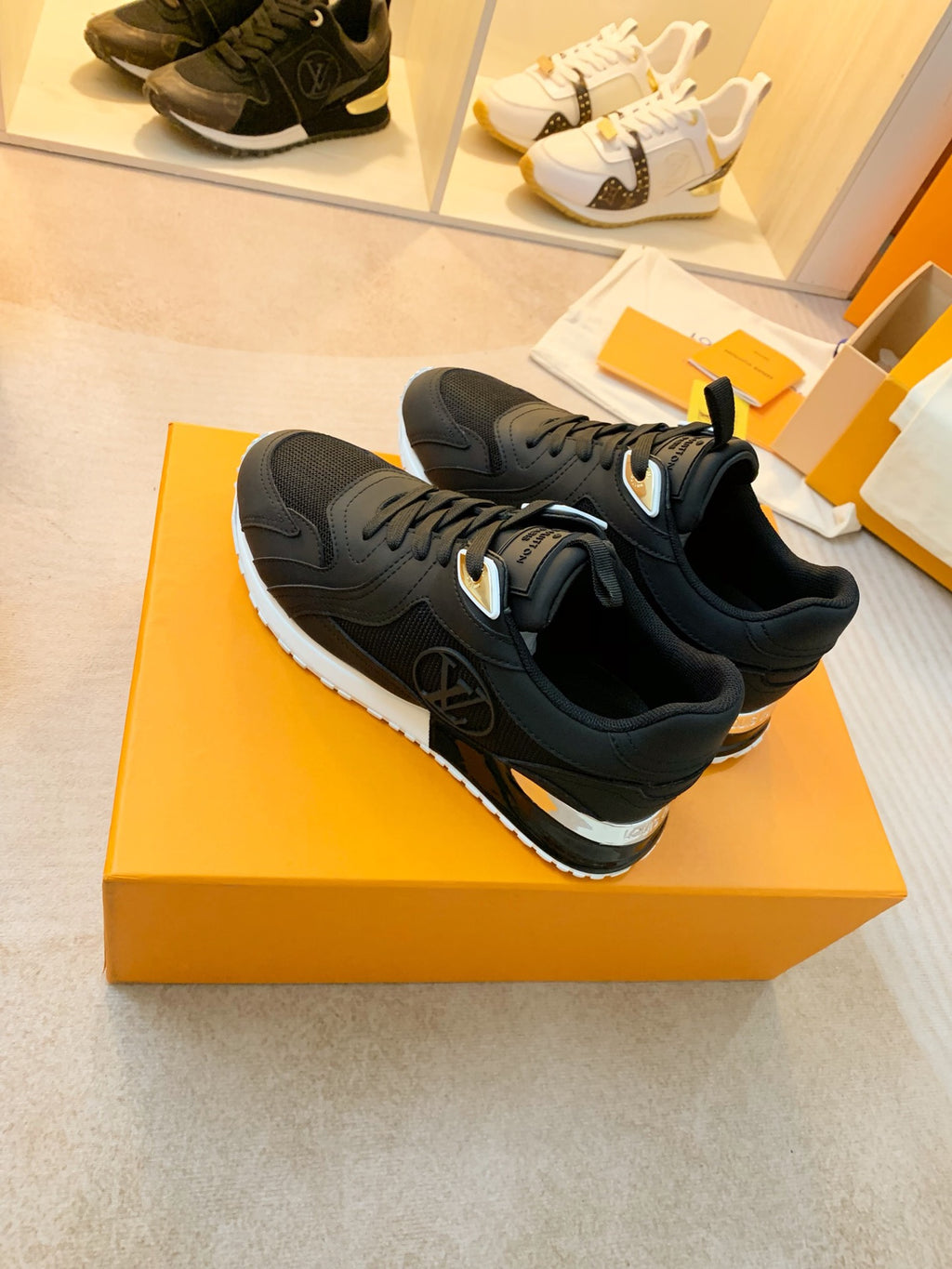 Z2Q95E102  Popular high-quality  shoes