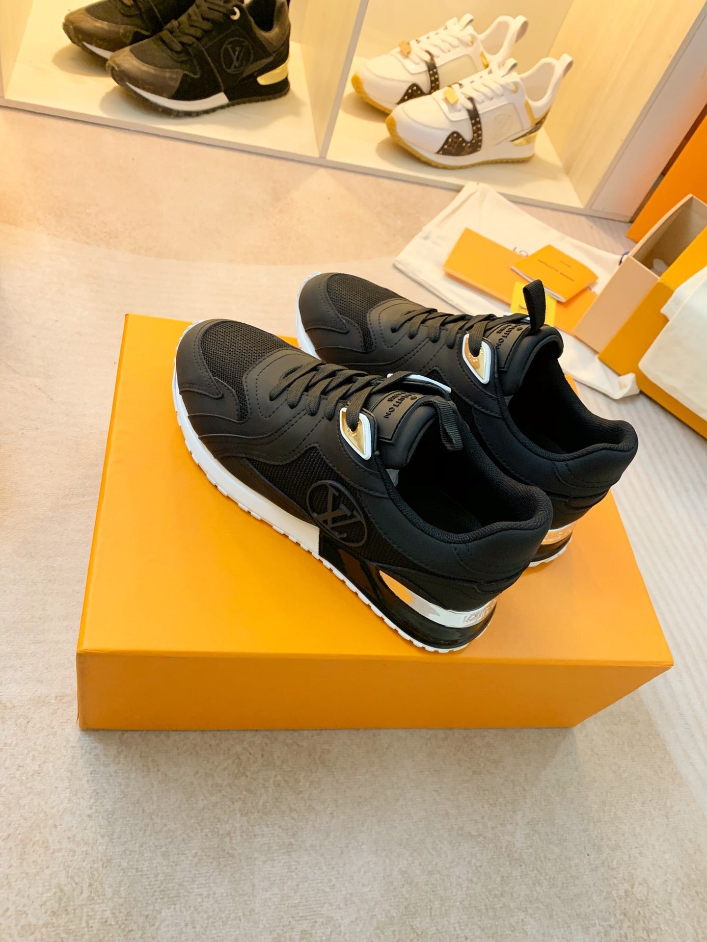 Z2Q95E102  Popular high-quality  shoes