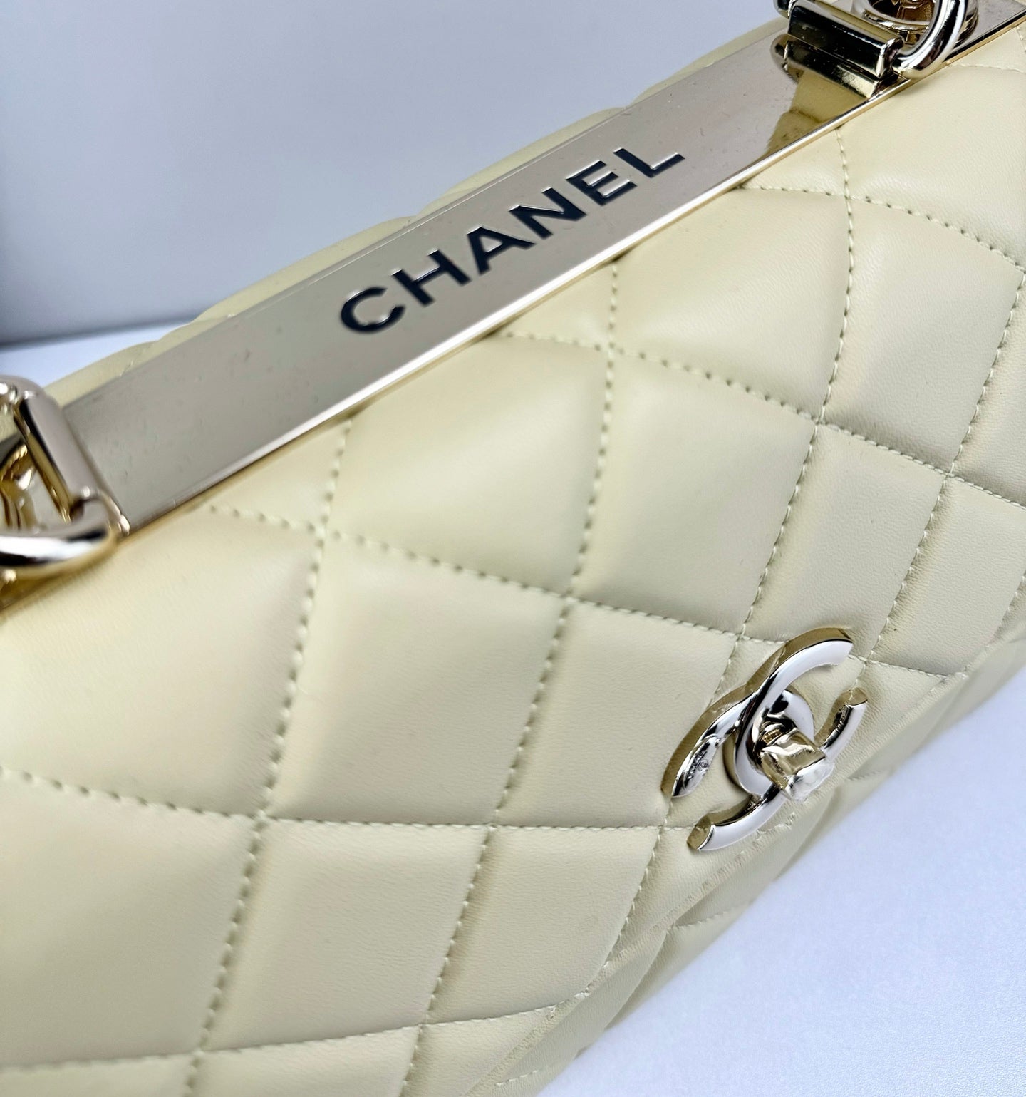 B1X76C8  Popular leather bag
